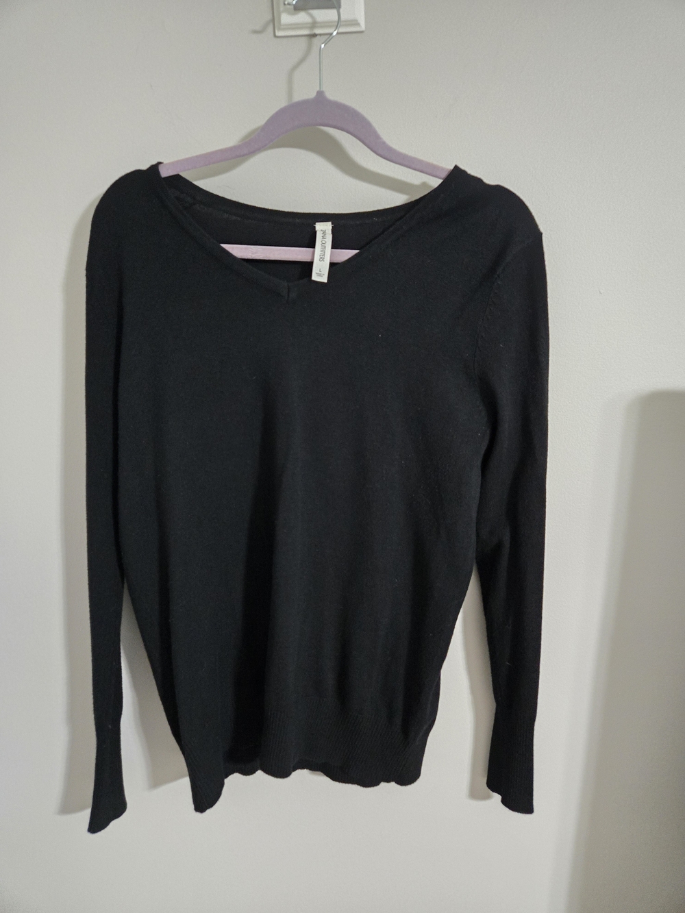 Zenana Outfitters Black V-Neck Lightweight Sweater